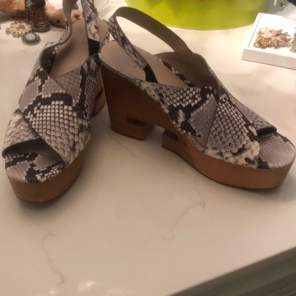 Tory Burch Snakeskin Sandals with wooden sole - Picture 4 of 5